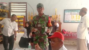 SUKSESKAN PROGRAM BERSINAR, PERANGKAT DESA MOLOMBULAHE LAKUKAN TES URINE