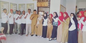 SUKSESKAN PROGRAM BERSINAR, PERANGKAT DESA MOLOMBULAHE LAKUKAN TES URINE