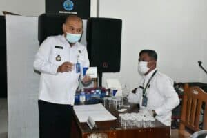 BUKTIKAN PEGAWAINYA BERSIH DARI NARKOBA, BNN KABUPATEN BOALEMO LAKSANAKAN TES URIN