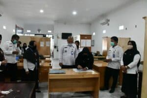 BUKTIKAN PEGAWAINYA BERSIH DARI NARKOBA, BNN KABUPATEN BOALEMO LAKSANAKAN TES URIN