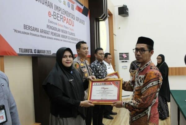 APARAT PENEGAK HUKUM SE-KABUPATEN BOALEMO MENGHADIRI PENGUKUHAN IMPLEMENTASI APLIKASI E-BERPADU APARAT PENEGAK HUKUM SE-KABUPATEN BOALEMO MENGIKUTI PENGUKUHAN IMPLEMENTASI APLIKASI E-BERPADU