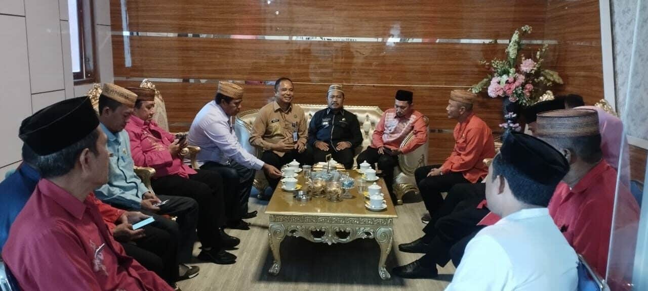 Pertemuan Strategis: Kepala BNNK, Kapolres, dan Bupati Boalemo Bahas Isu Lokal Pertemuan Strategis: Kepala BNNK, Kapolres, dan Bupati Boalemo Bahas Isu Lokal