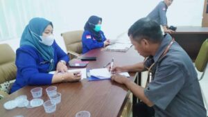 BNNK Boalemo Lakukan Tes Urin Pegawai Kejaksaan Negeri Boalemo BNNK Boalemo Lakukan Tes Urin Pegawai Kejaksaan Negeri Boalemo